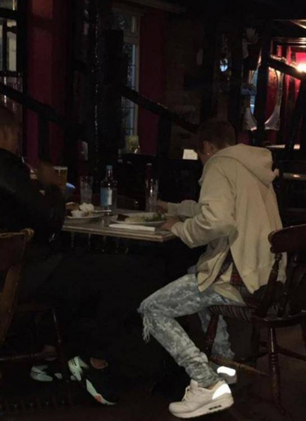 贾斯汀比伯喝过的杯子值多少钱