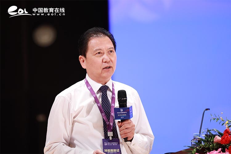 怀育人之初心 向变化之未来——2022紫荆教育论坛在京隆重举行