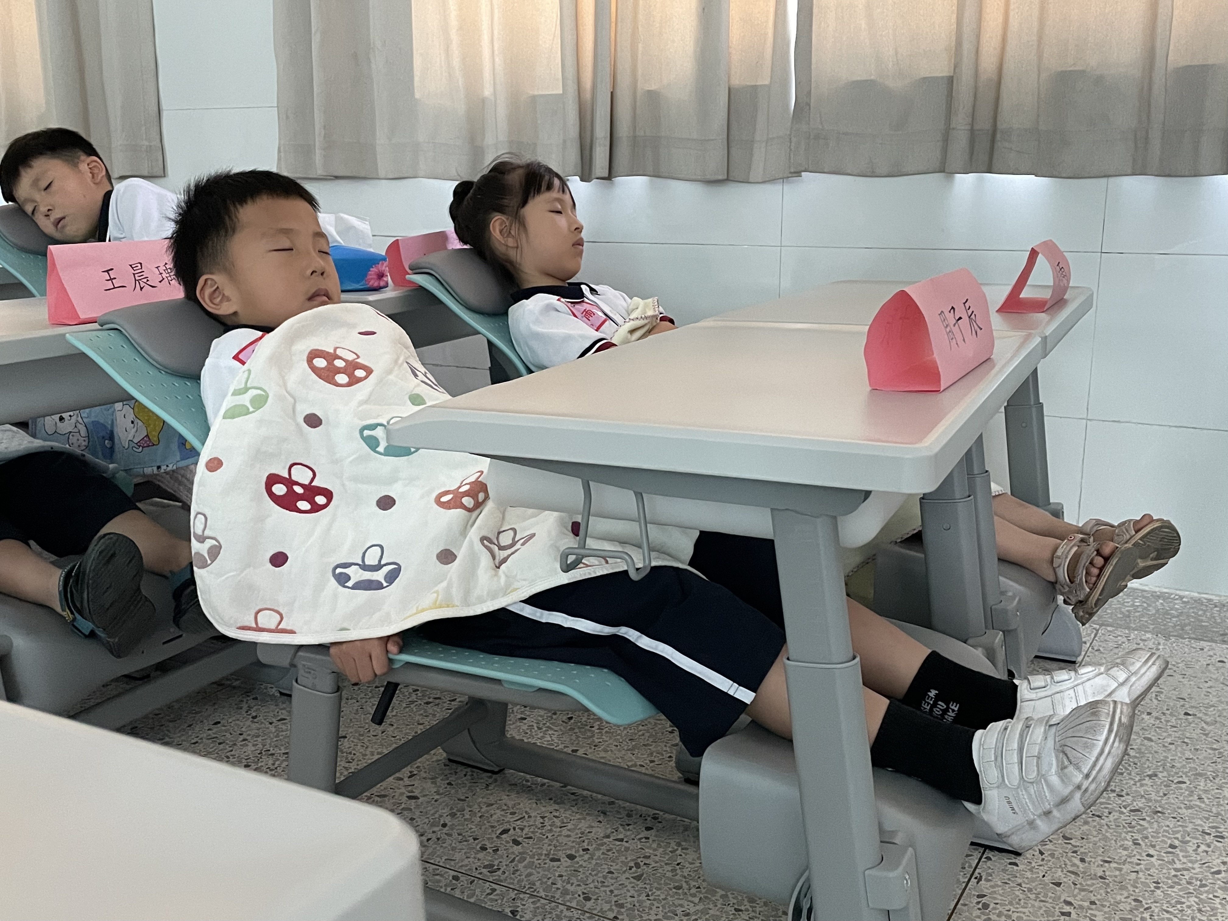 宁波北仑区：新学期部分学校实现学生“平躺午睡”
