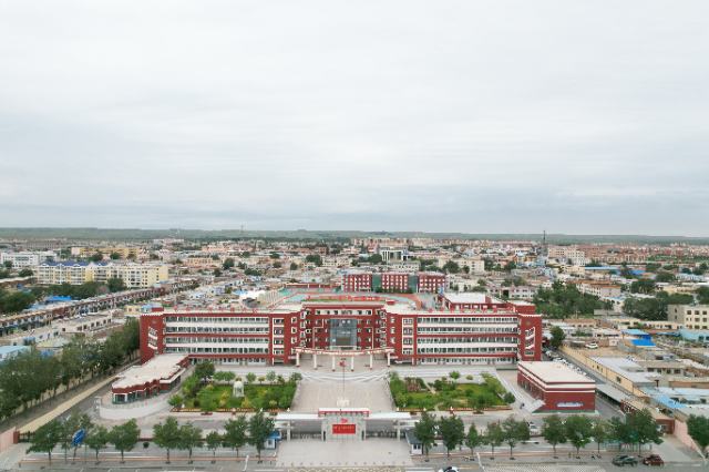 鄂托克旗为教师办实事