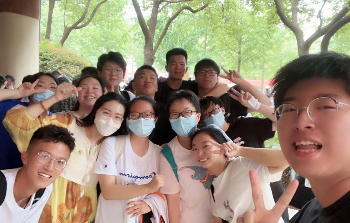 微光犹存，情谊永恒——我和语文老师的故事
