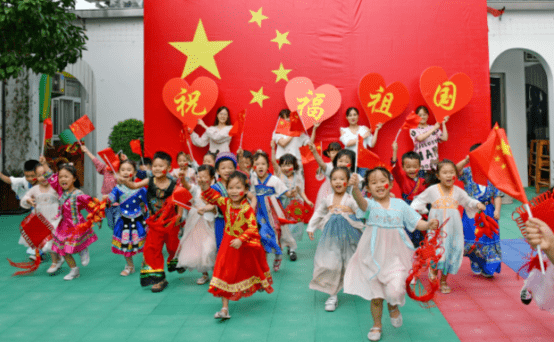 太美了！巨型花篮亮灯……带孩子过个有仪式感的国庆节