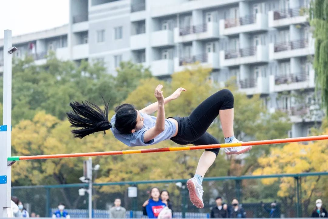 以体育人，北航举行第60届师生运动会