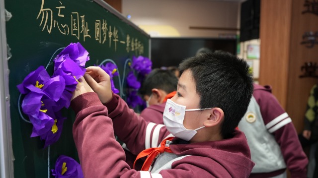 南京师生悼念大屠杀遇难同胞