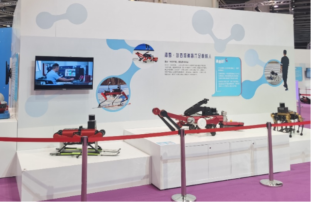 上海交通大学滑雪、冰壶和导盲三款六足机器人亮相香港“创科博览2022”
