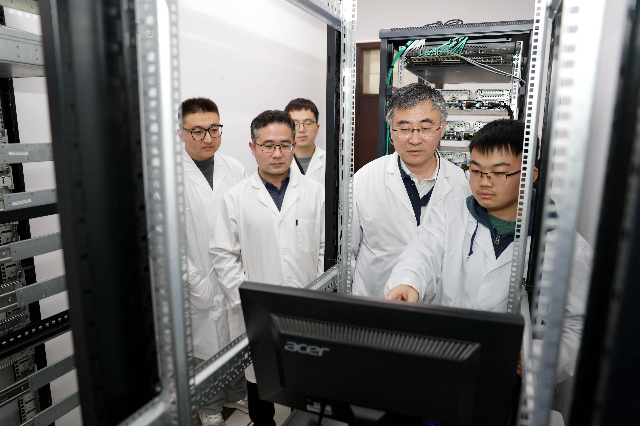 高分子材料基因组研发平台在华东理工大学诞生