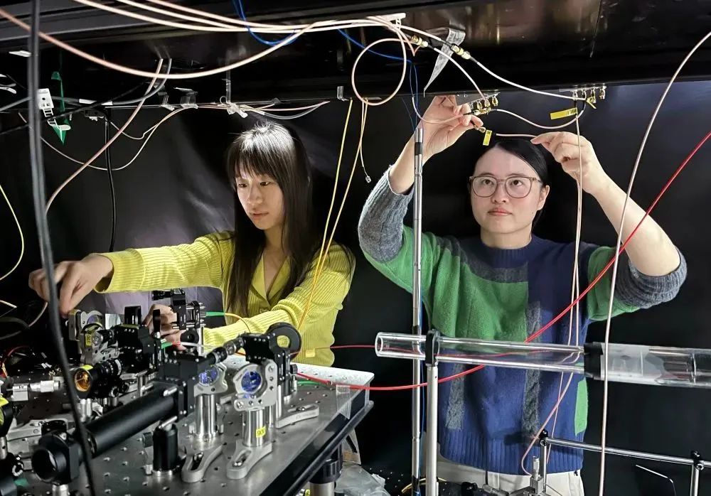 国际上首次！清华大学研究团队成功实现无串扰的量子网络节点