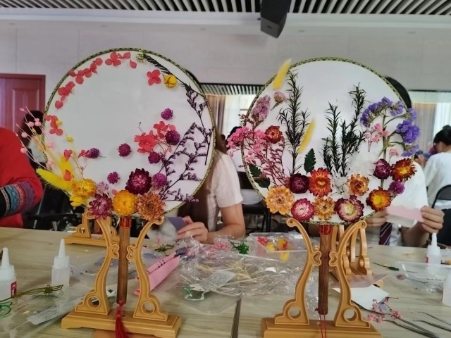 广西卫生职业技术学院：开展“三月三”传统手工制作展示活动