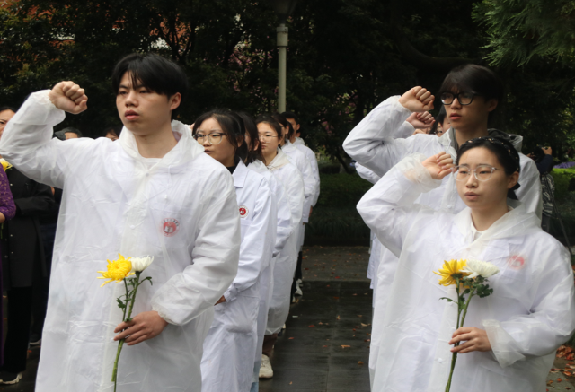 嘉兴大学举行缅怀“无语良师”活动