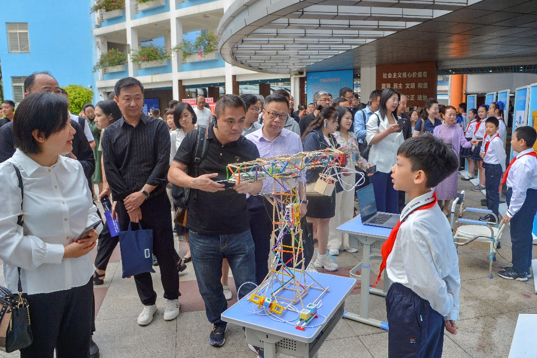 在“梦想学校”做理想教育