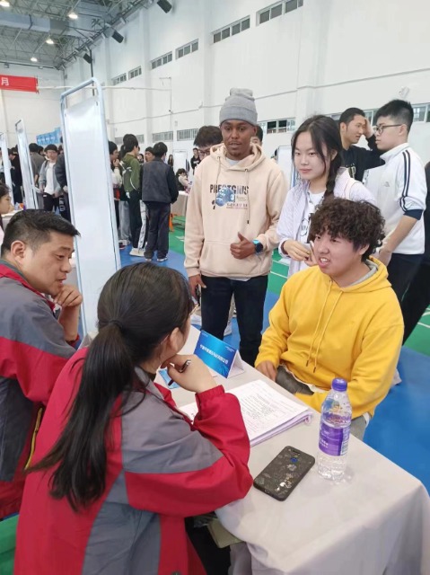 宁波举行专精特新企业高校毕业生专场招聘会，达成就业意向超1000人