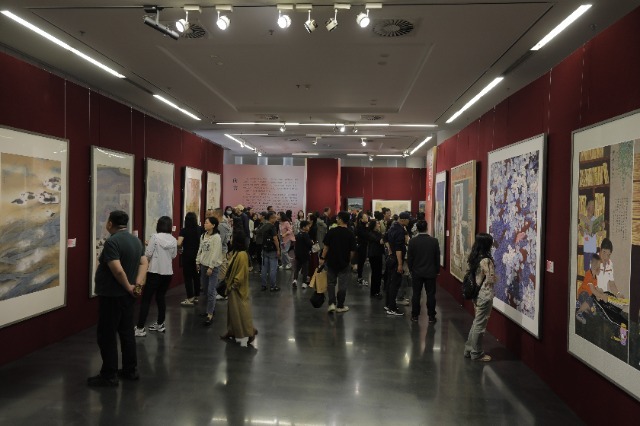 “人美杯”中小学美术教师优秀作品展开幕