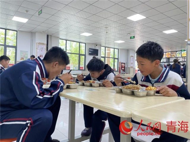 教育援青，点亮学子梦