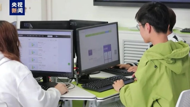 《焦点访谈》：高举改革开放旗帜——在发展中保障和改善民生