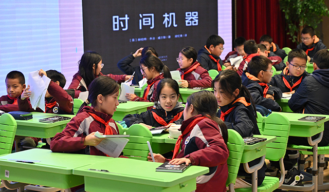 “从确定性出发，在充满不确定因素的海洋上航行”