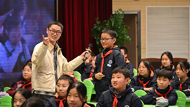 “从确定性出发，在充满不确定因素的海洋上航行”