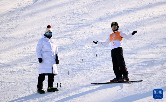 自由式滑雪——中国队夺得空中技巧混合团体冠军